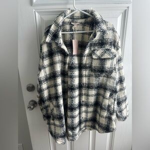 Women’s blank and white plaid outter shirt/ jacket with tags
